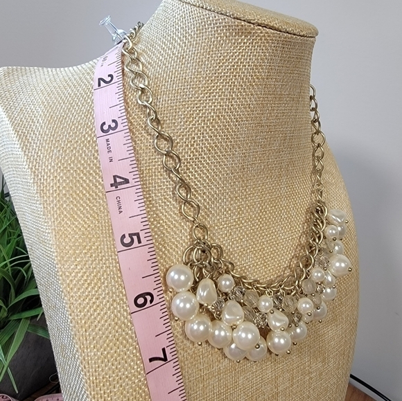 Francesca's Faux pearl and clear faceted bead chunky statement necklace - Picture 13 of 15